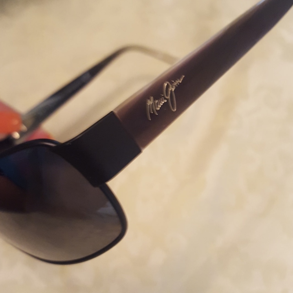 Sunglasses - Picture 3 of 4